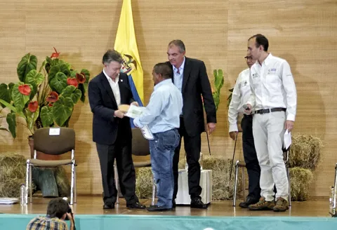 entrega_de_titulos_cauca_0.jpg