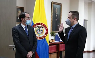 posecion-presidente-317.png